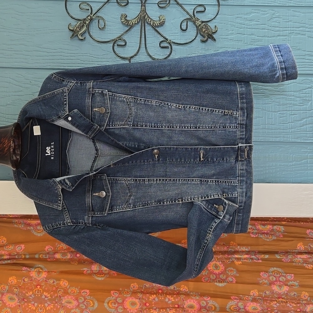 Riders by Lee Indigo Women's Stretch Denim Jacket in Weathered Blue EUC